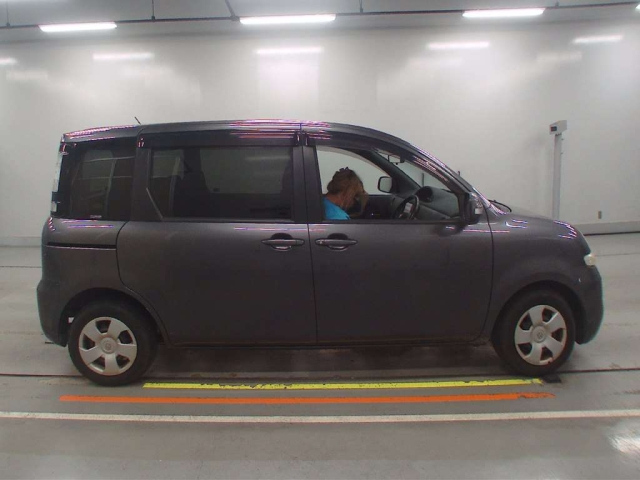 TOYOTA SIENTA 2011