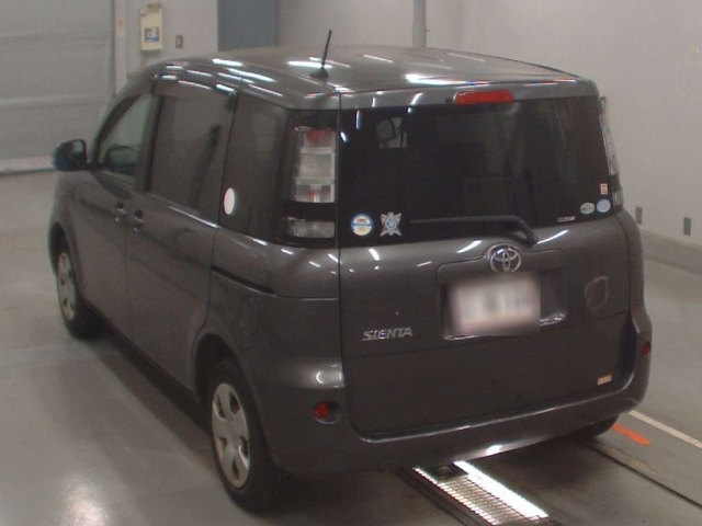 TOYOTA SIENTA 2011