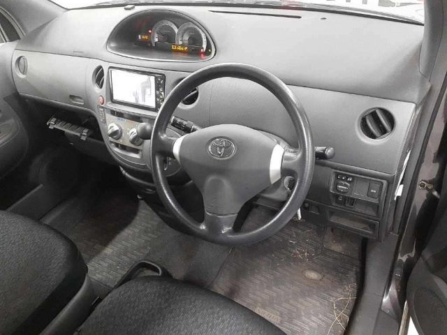TOYOTA SIENTA 2011