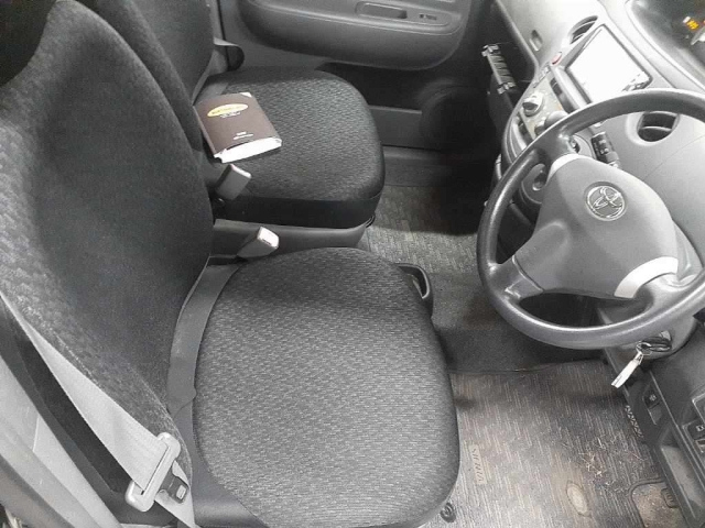TOYOTA SIENTA 2011