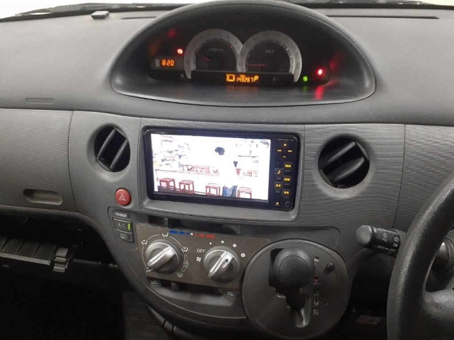 TOYOTA SIENTA 2011