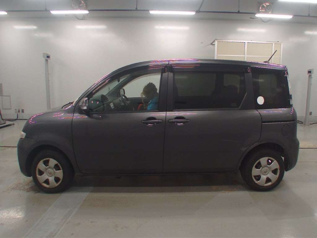 TOYOTA SIENTA 2011