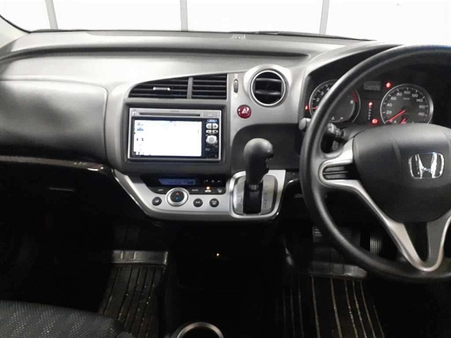 HONDA STREAM 2010
