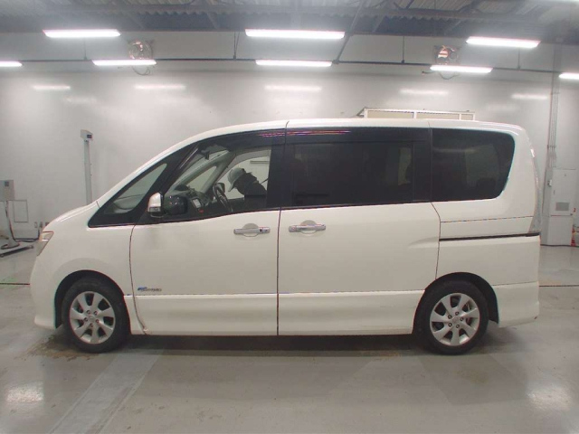 NISSAN SERENA 2013