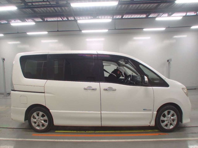 NISSAN SERENA 2013