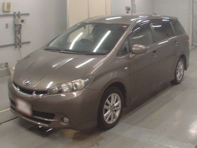 TOYOTA WISH 2010