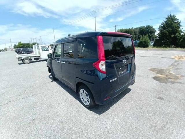 TOYOTA ROOMY 2023
