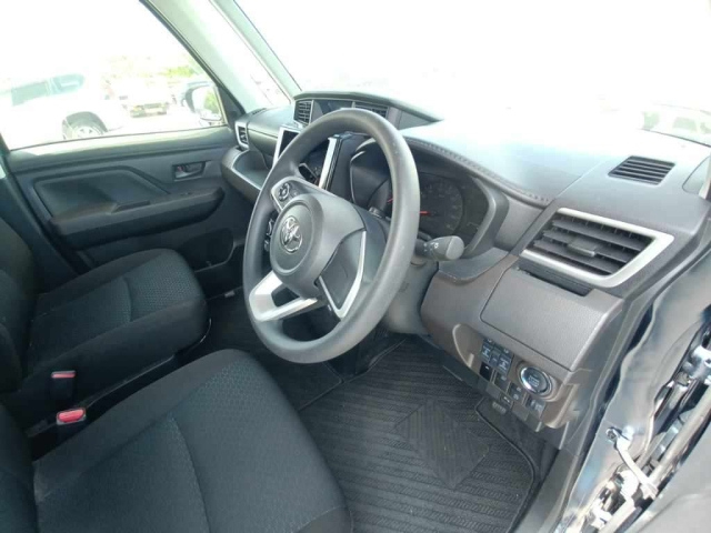 TOYOTA ROOMY 2023