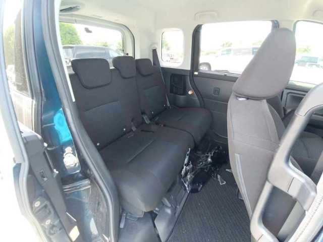 TOYOTA ROOMY 2023