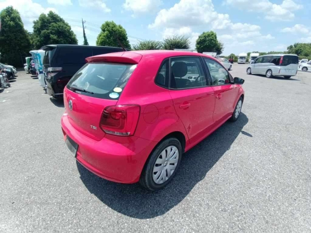 VOLKSWAGEN POLO 2010