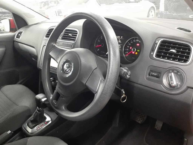 VOLKSWAGEN POLO 2010