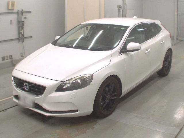 VOLVO V40 2015