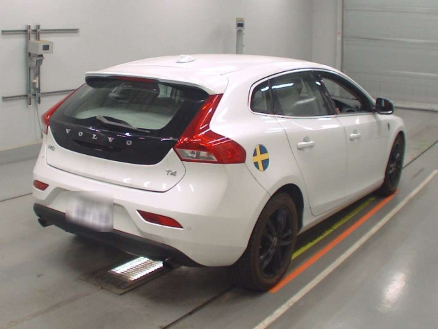 VOLVO V40 2015