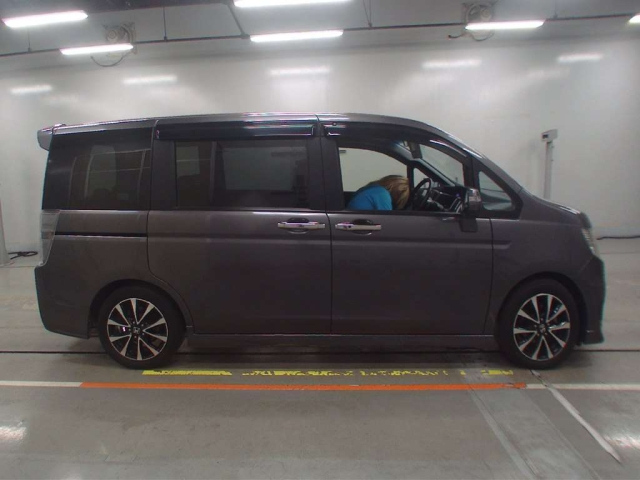 HONDA STEP WAGON 2014