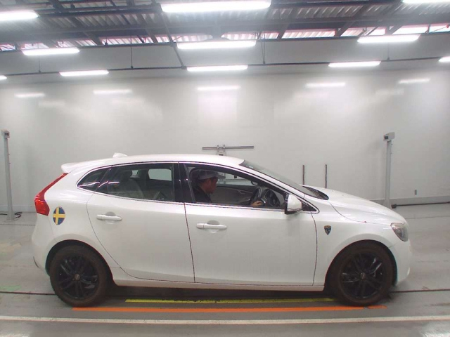 VOLVO V40 2015