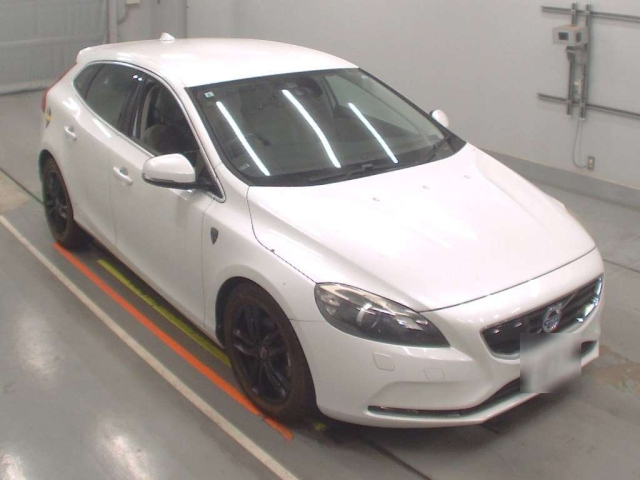 VOLVO V40 2015