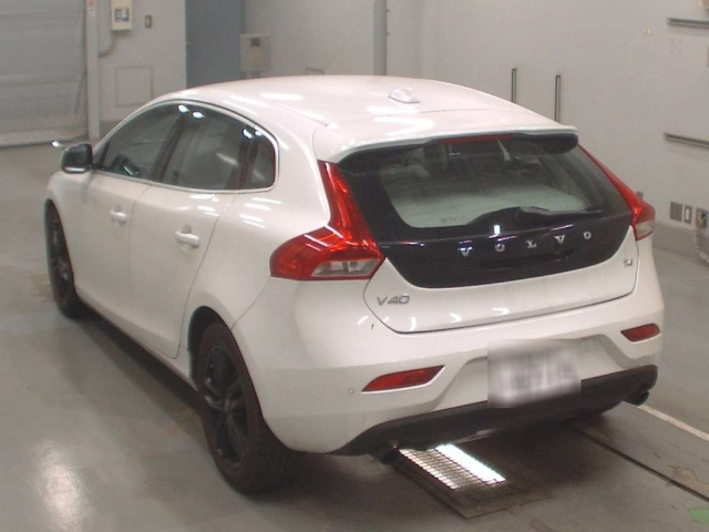 VOLVO V40 2015