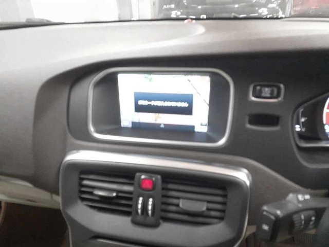 VOLVO V40 2015