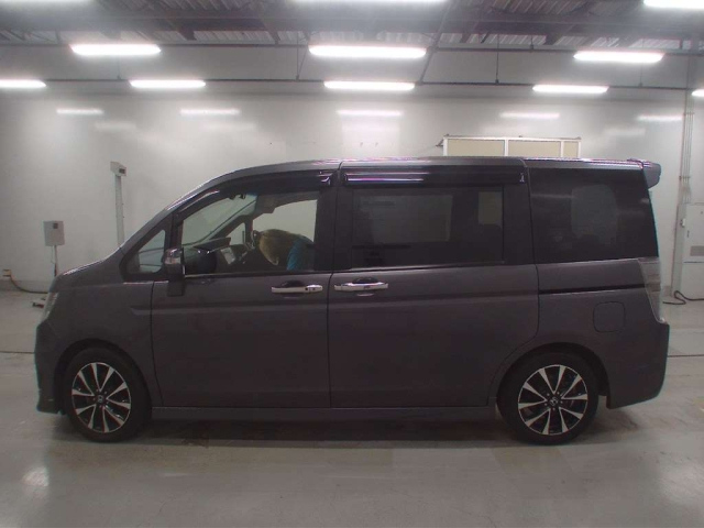 HONDA STEP WAGON 2014