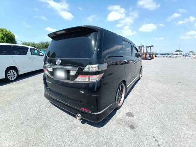 TOYOTA VELLFIRE 2010