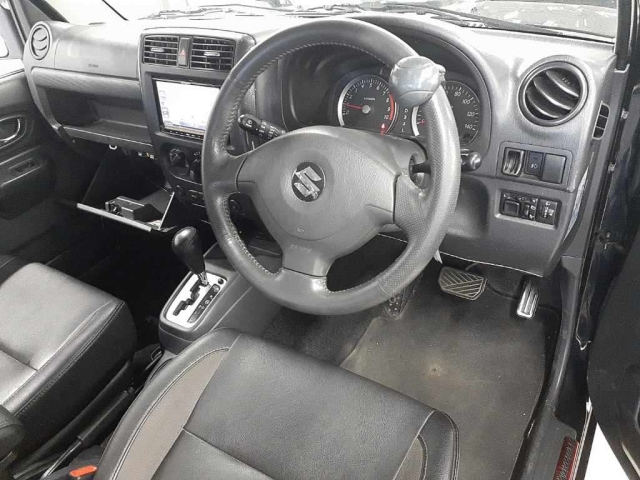 SUZUKI JIMNY 2011