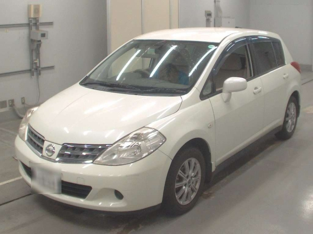 NISSAN TIIDA 2011