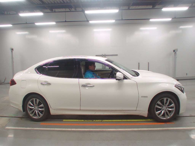 NISSAN FUGA 2015