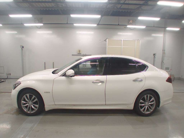NISSAN FUGA 2015