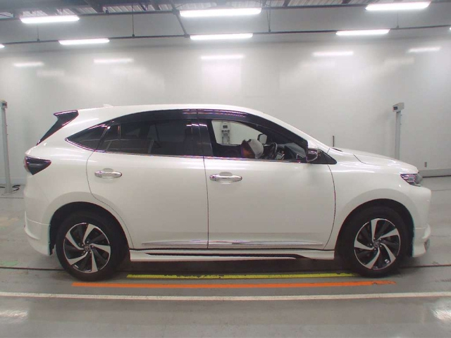 TOYOTA HARRIER 2018