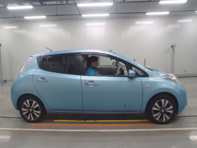 NISSAN LEAF 2017
