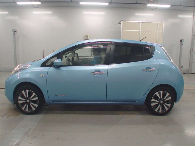 NISSAN LEAF 2017