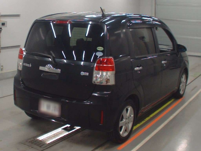TOYOTA SPADE 2012