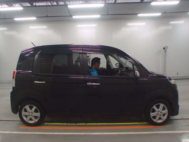 TOYOTA SPADE 2012
