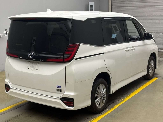 TOYOTA NOAH 2023