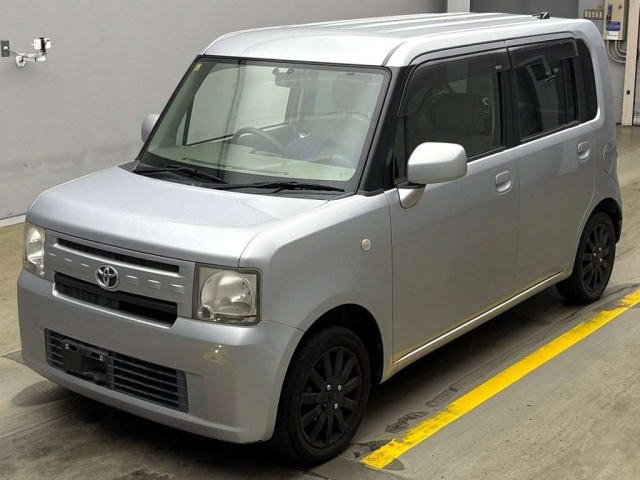 TOYOTA PIXIS SPACE 2012
