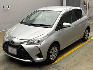 TOYOTA VITZ 2017