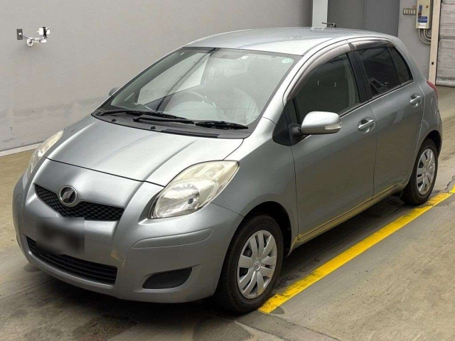 TOYOTA VITZ 2010