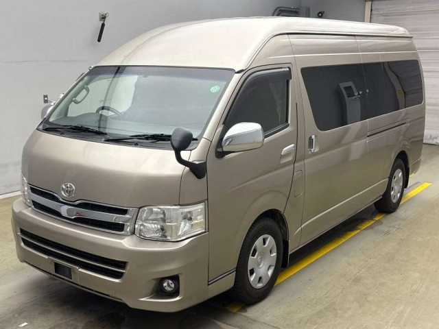 TOYOTA HIACE 2010