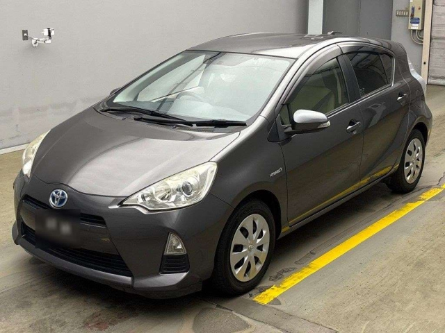 TOYOTA AQUA 2015
