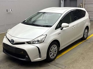TOYOTA PRIUS ALPHA 2015