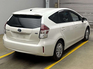 TOYOTA PRIUS ALPHA 2015