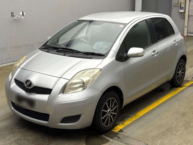 TOYOTA VITZ 2010