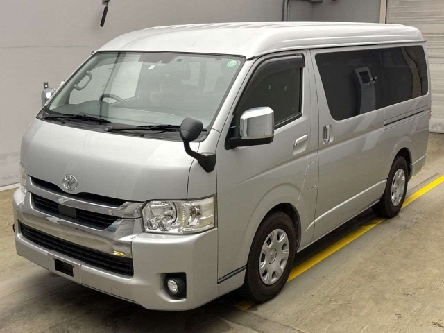 TOYOTA HIACE 2020