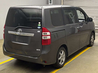 TOYOTA NOAH 2013