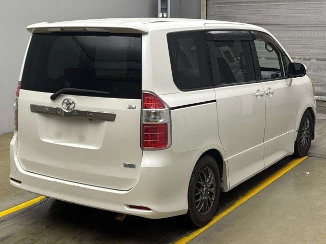 TOYOTA NOAH 2008