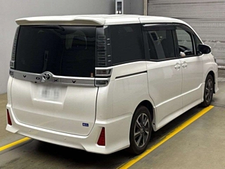 TOYOTA VOXY 2021