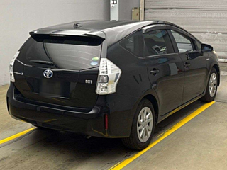 TOYOTA PRIUS ALPHA 2013