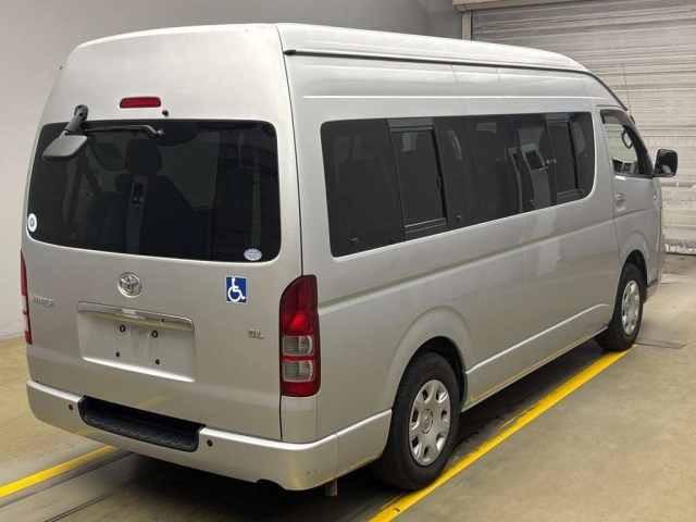 TOYOTA HIACE 2010