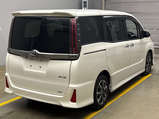 TOYOTA NOAH 2020