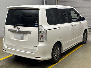 TOYOTA VOXY 2012